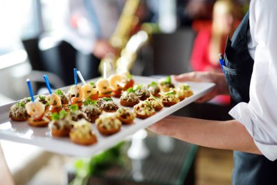 Buffet, Repas Assis ou Cocktail : Quel format pour votre mariage à Libourne ?